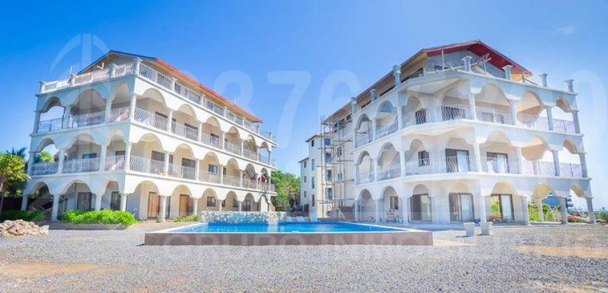 West End, Roatán, Oceanfront Condo 2 Iron Shore Pointe