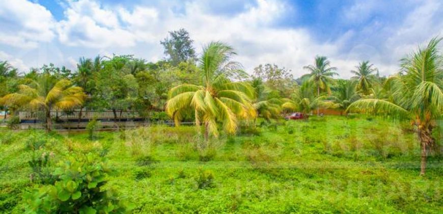 Sandy Bay Beachfront Property In Roatan