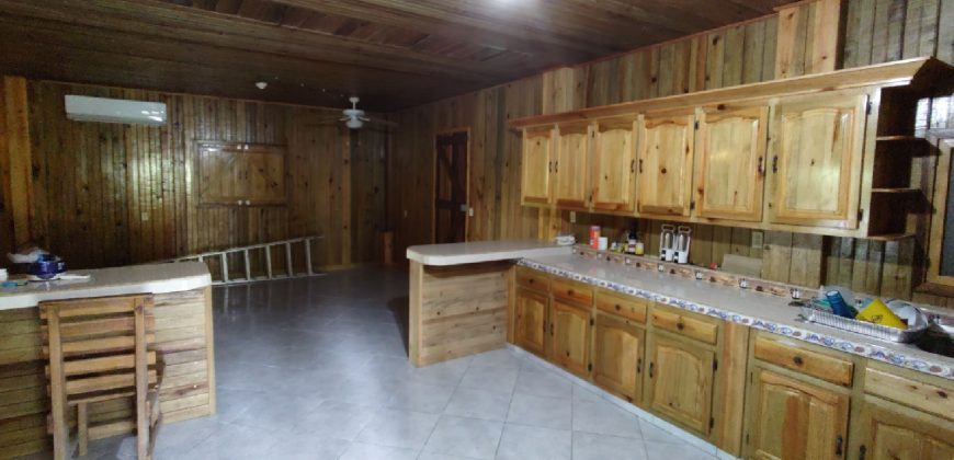 Terreno de venta en Omoa Cortes con naciente de agua y cabañas