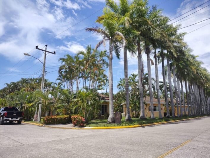 Furnished Three-Bedroom Villa for Sale at Palma Real, La Ceiba